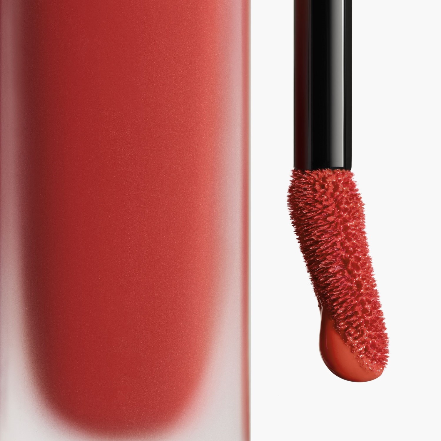 LA BARRA DE LABIOS LÍQUIDA MATE INTENSA DE LARGA DURACIÓN